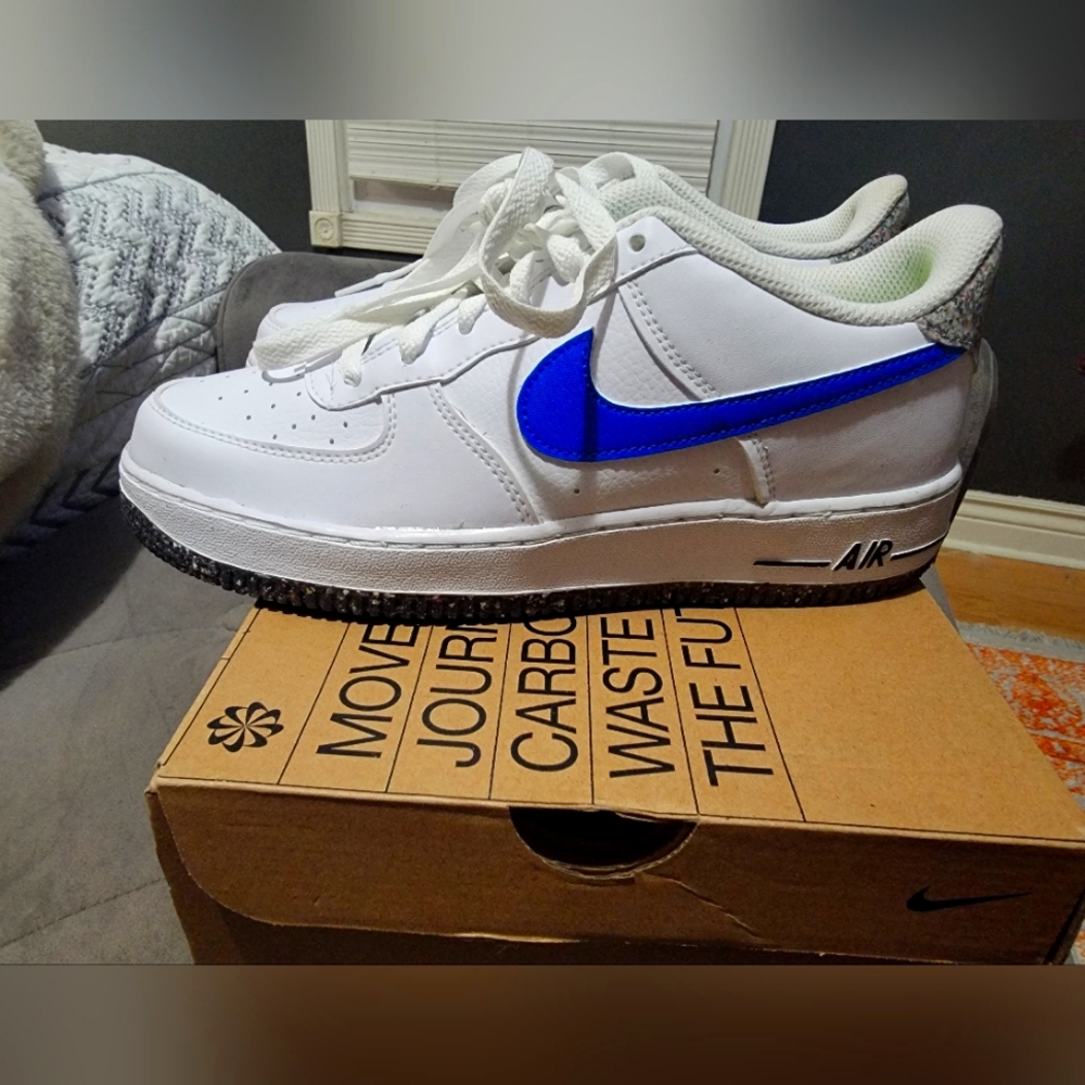 Nike air force 1 LV8 size 7y